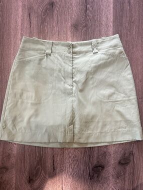 Nike Golf Beautiful Green Mini Skirt with Double-Button Waist Casual Sporty